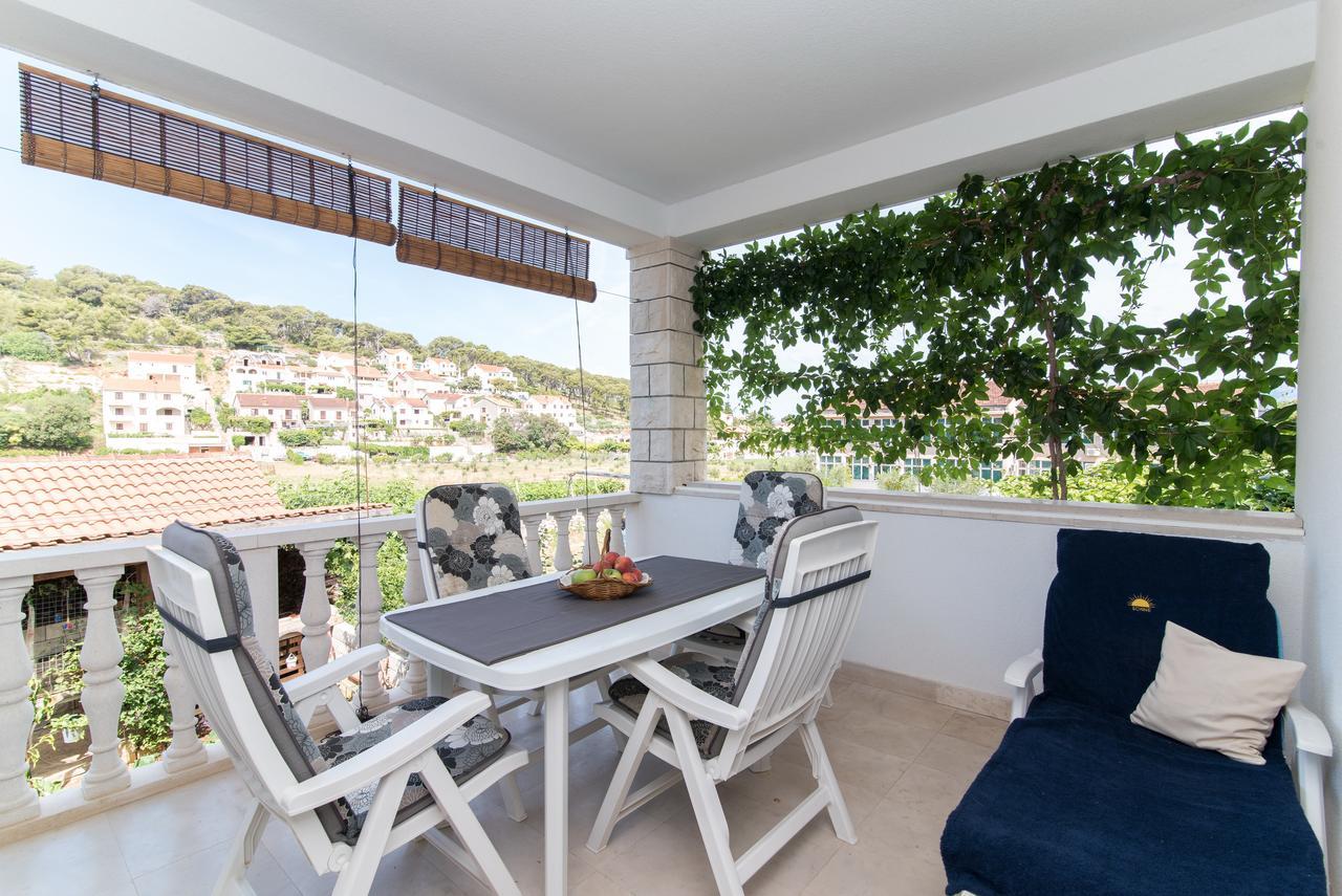 Apartments Mare Postira Dış mekan fotoğraf